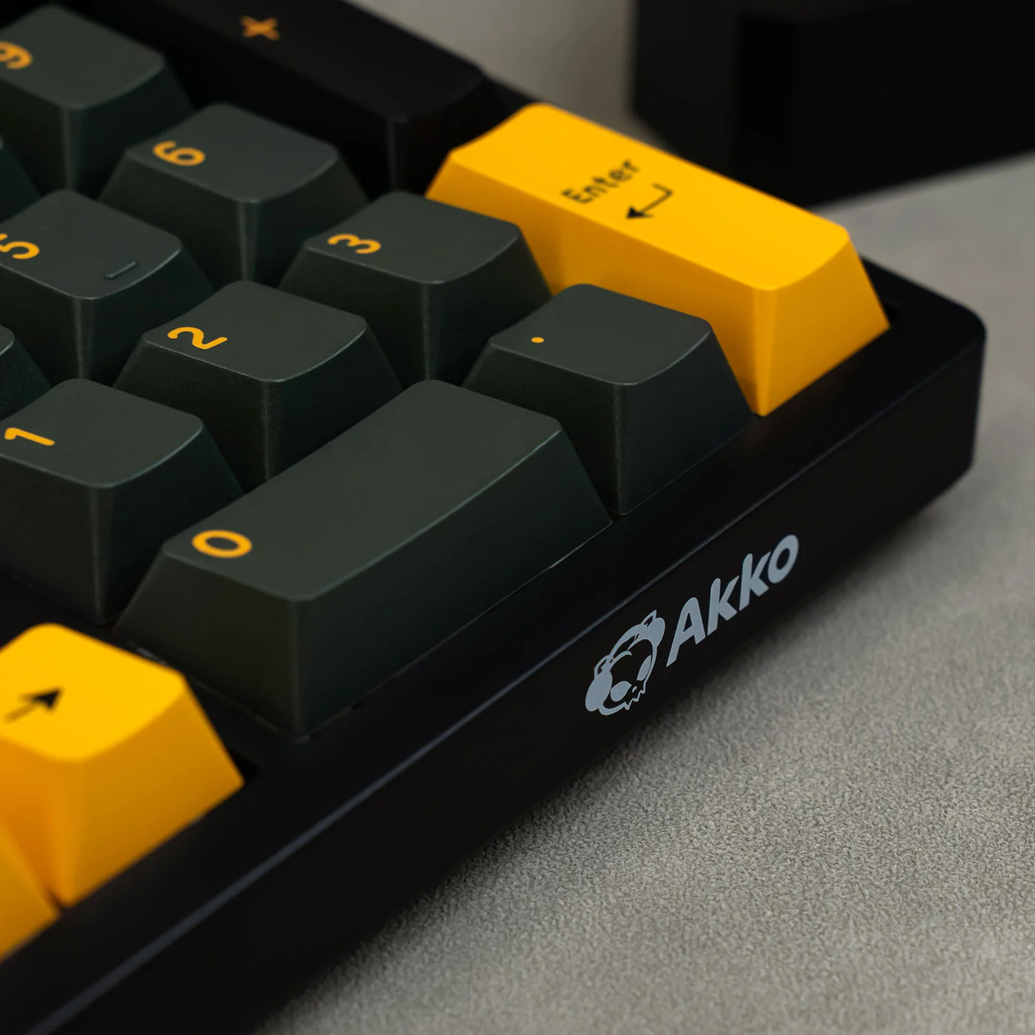 Black & Gold 3108v3 - Image 8