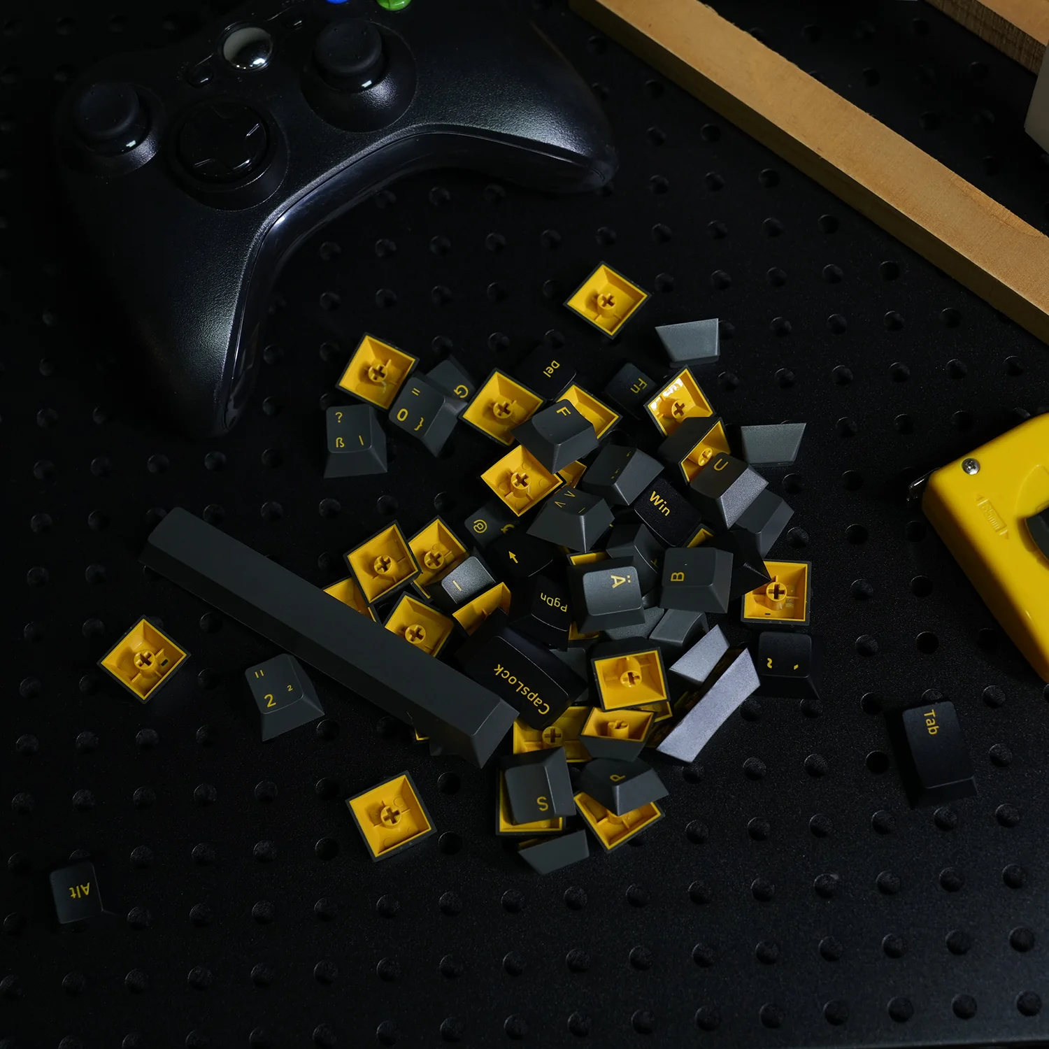 Black & Gold ISO DE Keycap Set (69-key) - Image 6