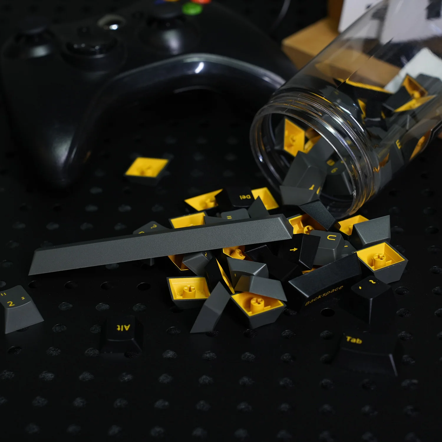 Black & Gold ISO DE Keycap Set (69-key) - Image 7