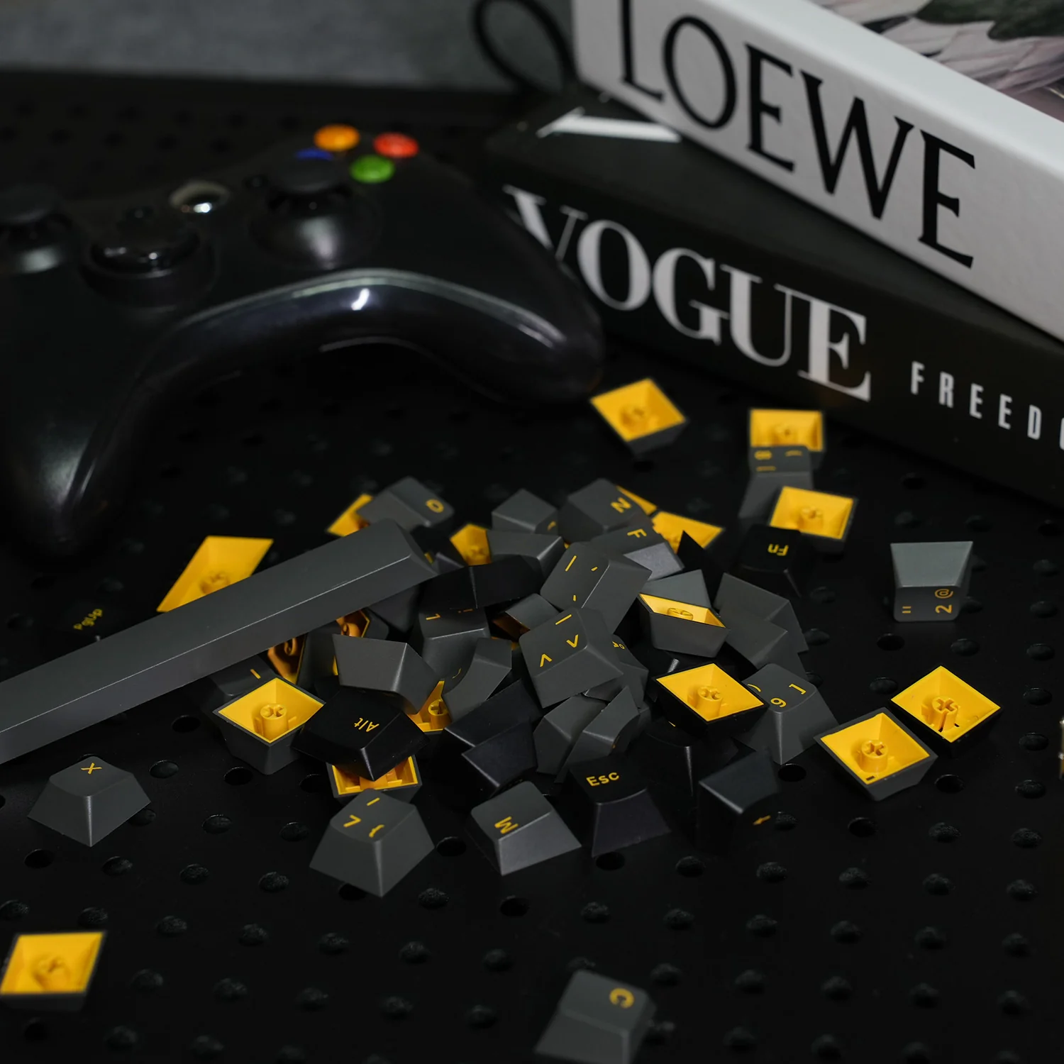 Black & Gold ISO Nordic Keycap Set (76-key) - Image 4
