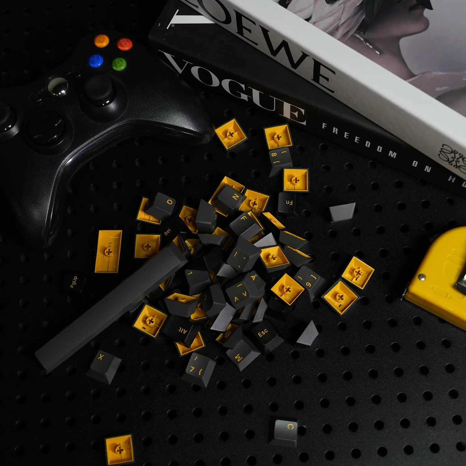 Black & Gold ISO Nordic Keycap Set (76-key) - Image 5