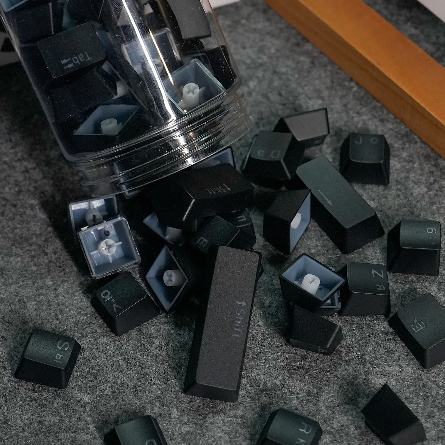 Shine-Through Black Keycap Set (61-key) - Image 9